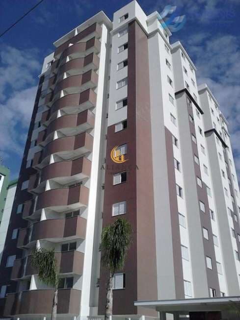 Apartamento no bairro Barreiros em São José-SC