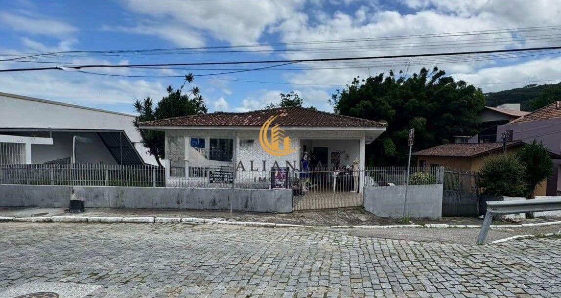 Imóvel no coração do bairro Centro, em São José-SC