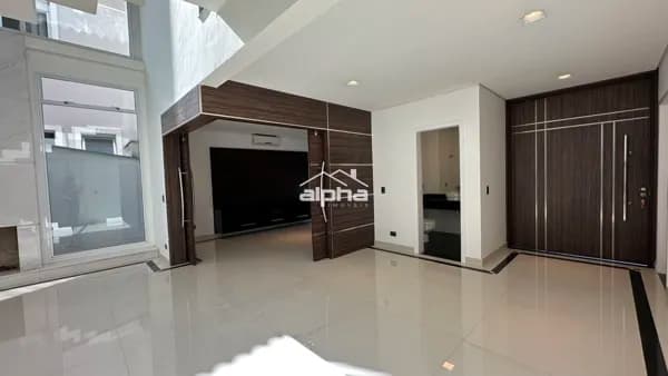 Linda casa, em excelente condomínio!
