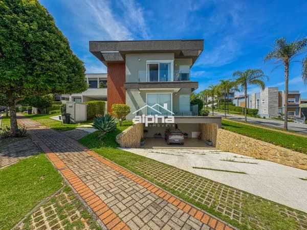 Casa de Condomínio em Santana de Parnaíba - Alphaville