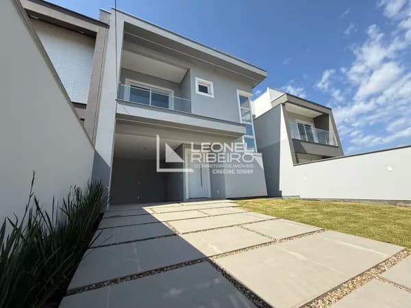 Casa Sobrado com 3 dormitórios (1 suíte) à venda, 137,25 m² no bairro das Nações - Timbó/SC