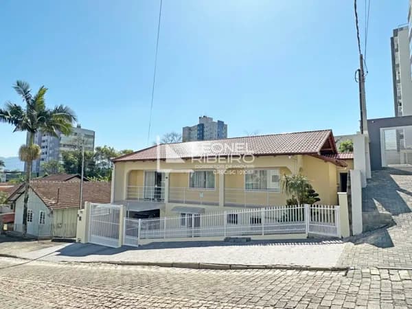 Casa à venda com 4 dormitórios no bairro Imigrantes em Timbó/SC