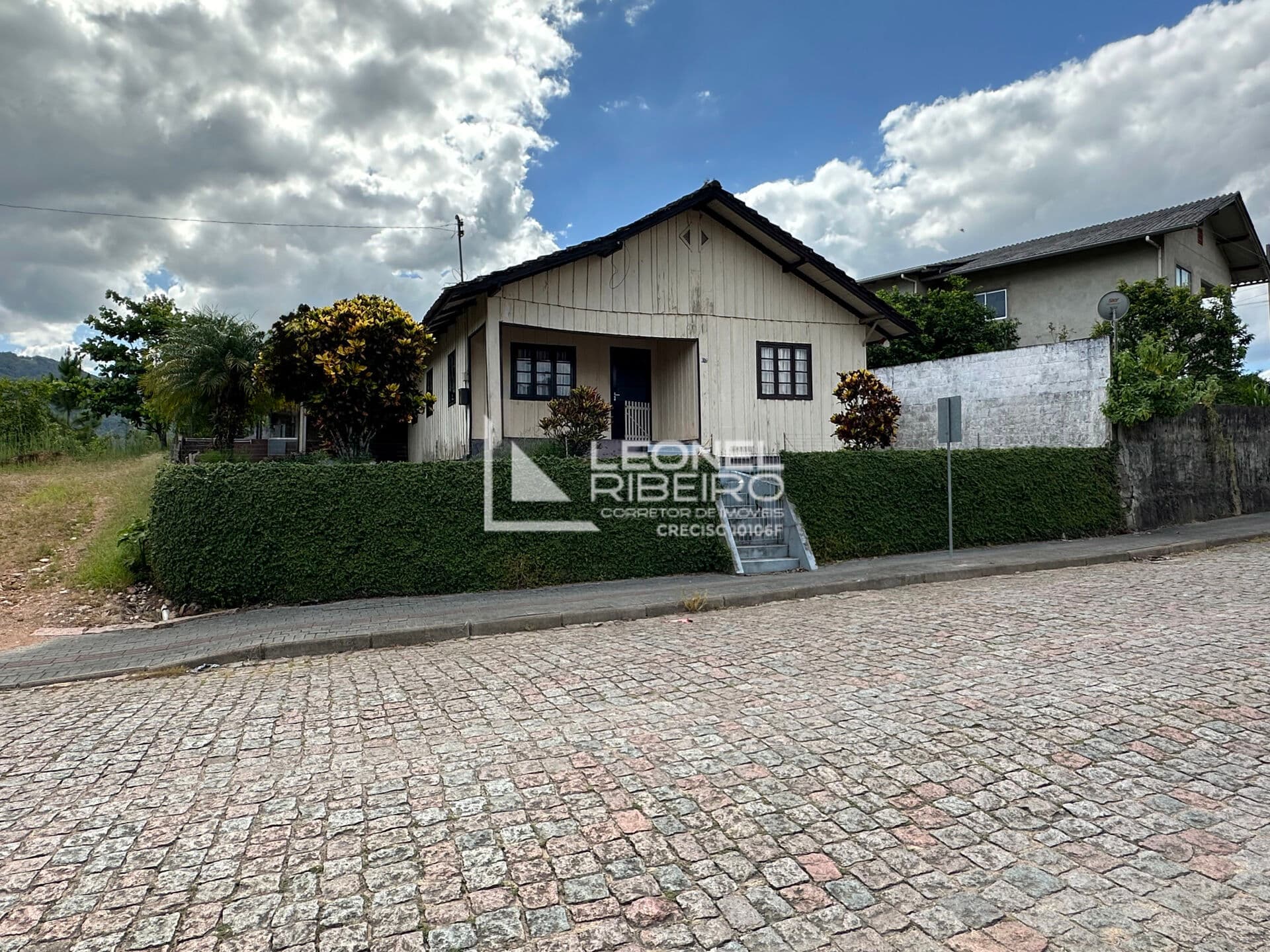 Casa de madeira com 100m², à venda no bairro Cruzeiro em Rio dos Cedros/SC