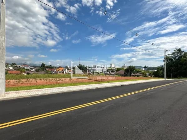 Terreno com 324 m², à venda no bairro Das Capitais em Timbó-SC