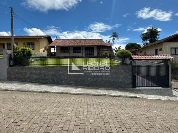 Casa com 3 dormitórios (1 suíte) à venda, 166,87 m² no bairro Quintino em Timbó/SC