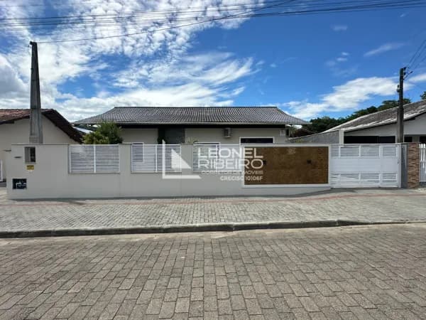 Casa com 3 dormitórios (1 suíte) à venda, 169 m² no bairro Pomeranos em Timbó-SC