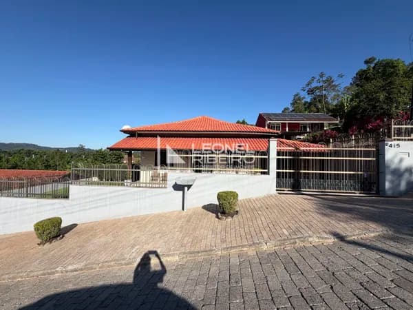 Casa com 3 dormitórios (1 suíte) à venda, 204,60 m² no bairro Dos Estados em Timbó/SC