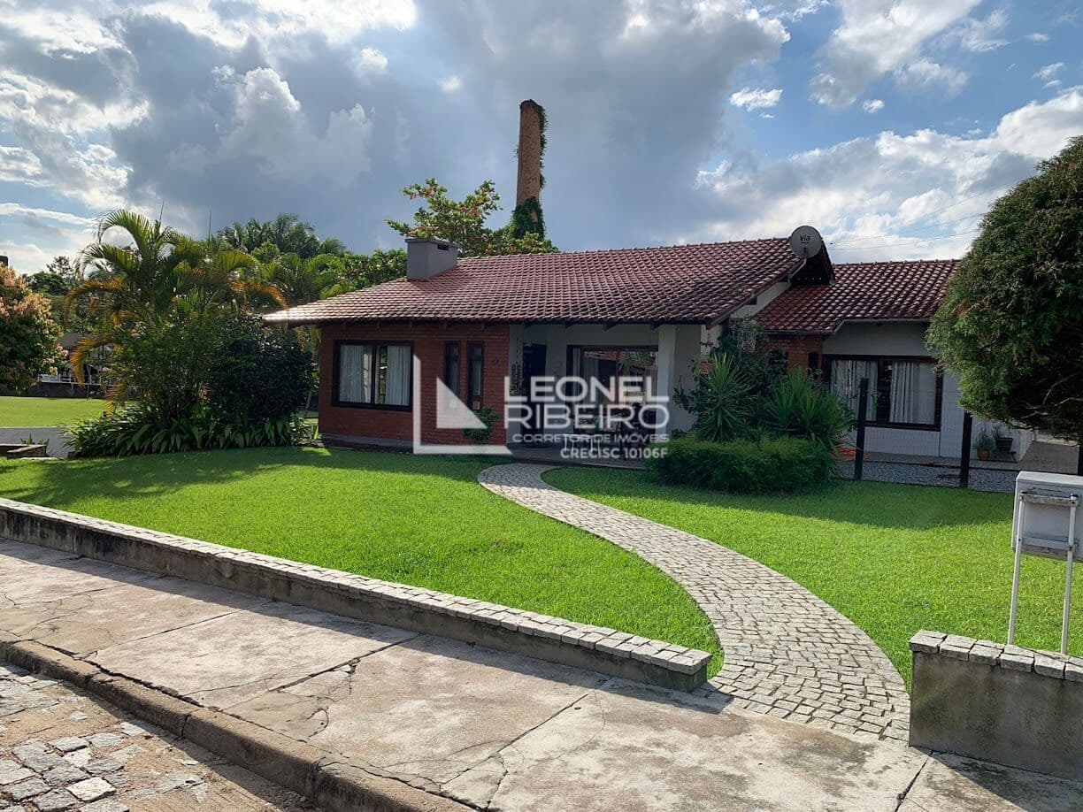 Casa com 3 dormitórios à venda no bairro Quintino em Timbó/SC