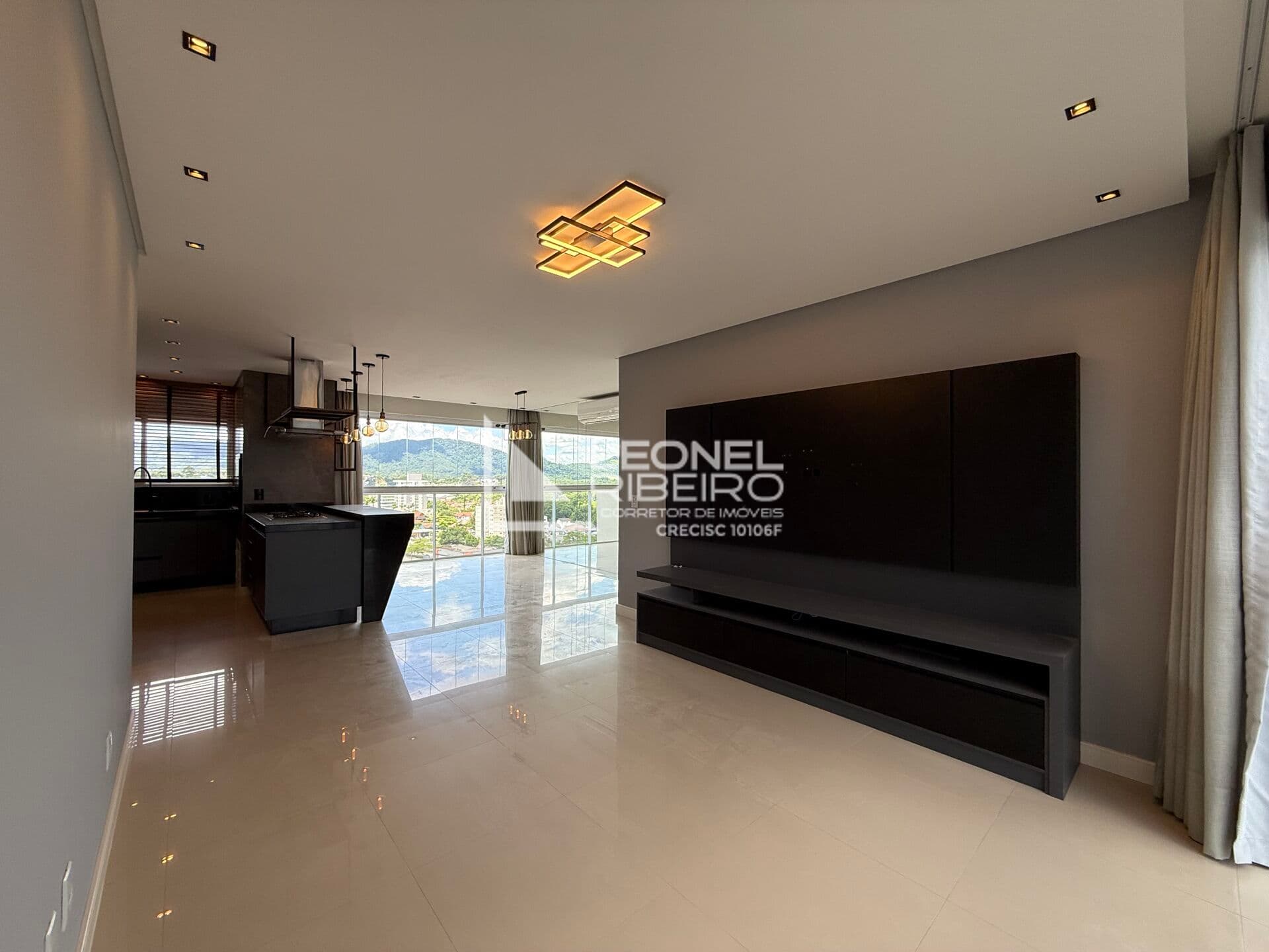 Apartamento com 3 dormitórios (suítes) à venda, 128,25 m² no bairro das Capitais em Timbó-SC.