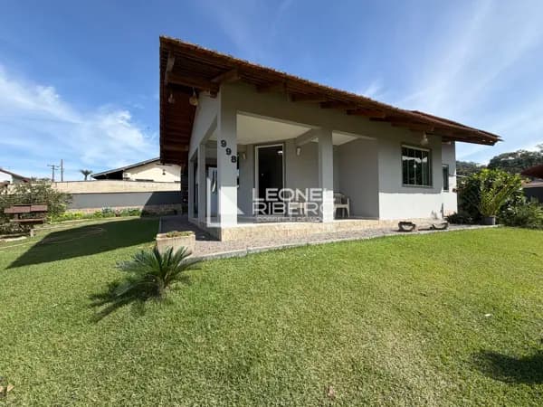 Casa com 3 dormitórios (1 suíte) à venda, 136 m² no bairro Das Capitais em Timbó/SC