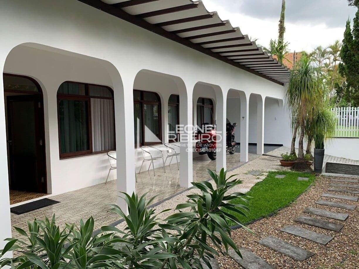Casa com 4 dormitórios à venda no bairro Centro em Timbó/SC