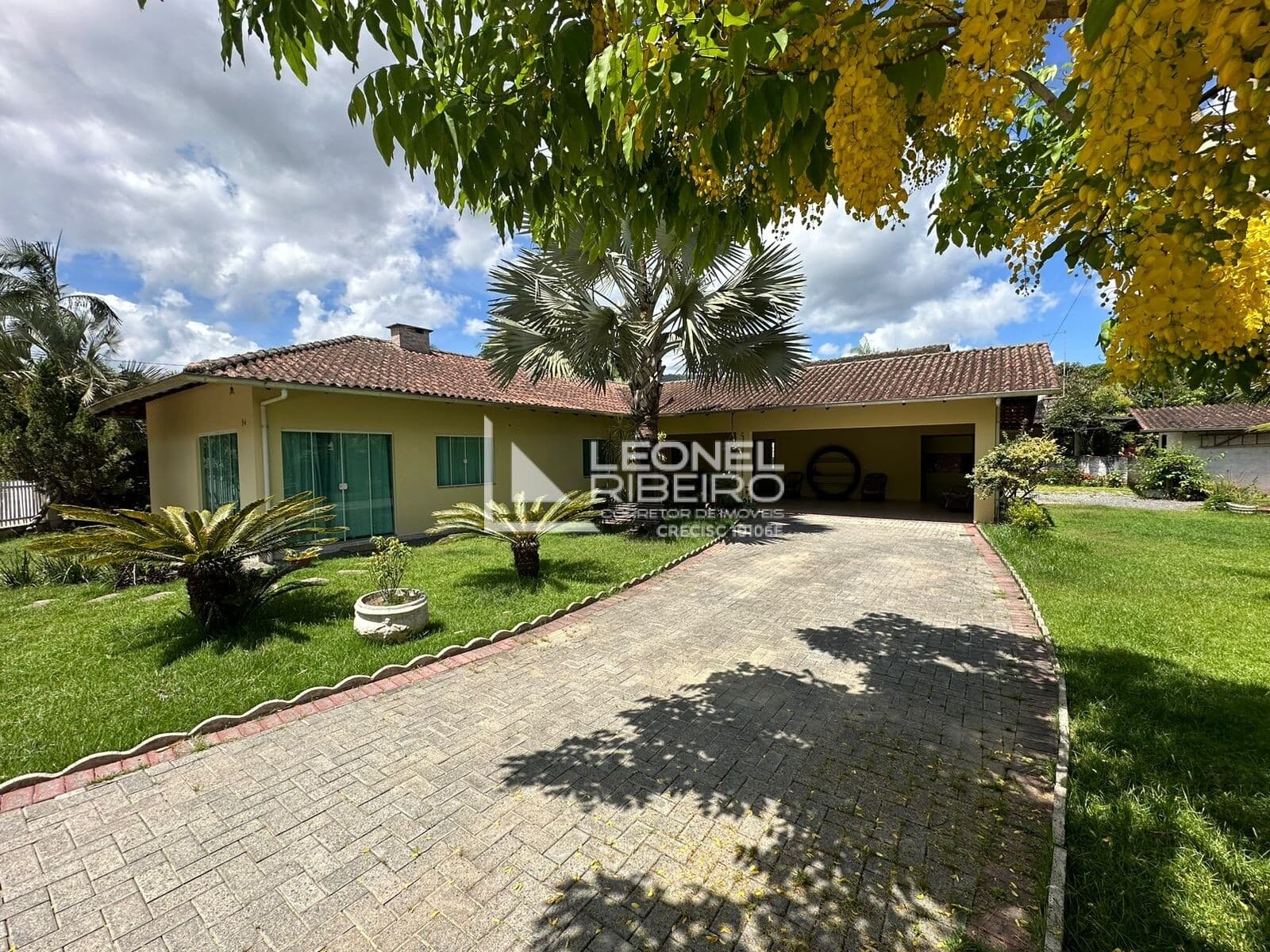 Casa à venda com 3 dormitórios no bairro Quintino em Timbó/SC