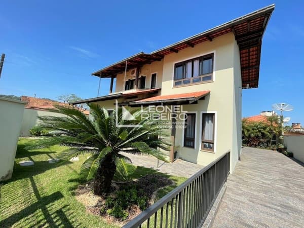 Casa com 3 dormitórios à venda, 240 m² no bairro Das Nações em Timbó/SC.