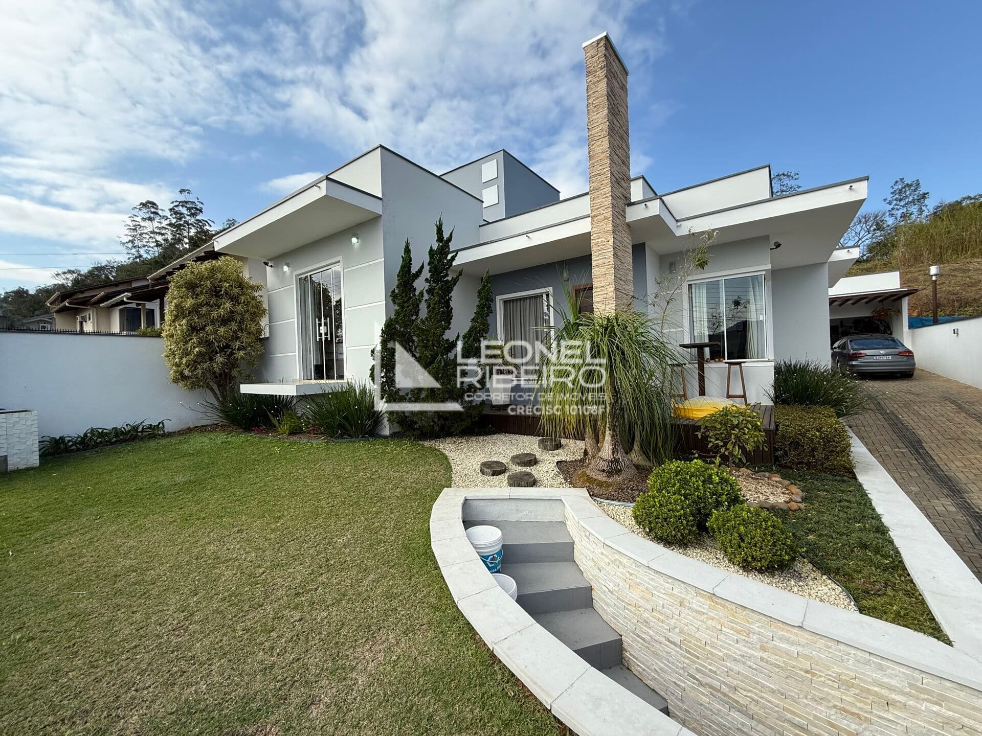 Casa Alto Padrão com 3 dormitórios (1 suíte) à venda, 160 m² no bairro das Nações em Timbó-SC