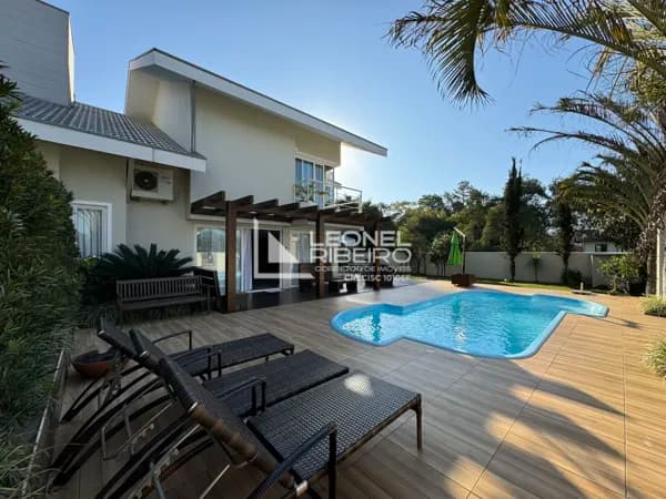 Casa com 3 dormitórios à venda, 289,71 m² no bairro Das Capitais em Timbó/SC