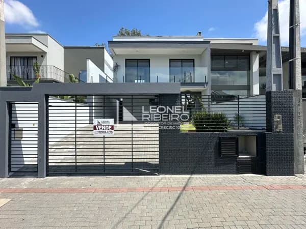Casa Sobrado à venda com 3 dormitórios (1 suíte) à venda, 175 m² no bairro Quintino em Timbó-SC