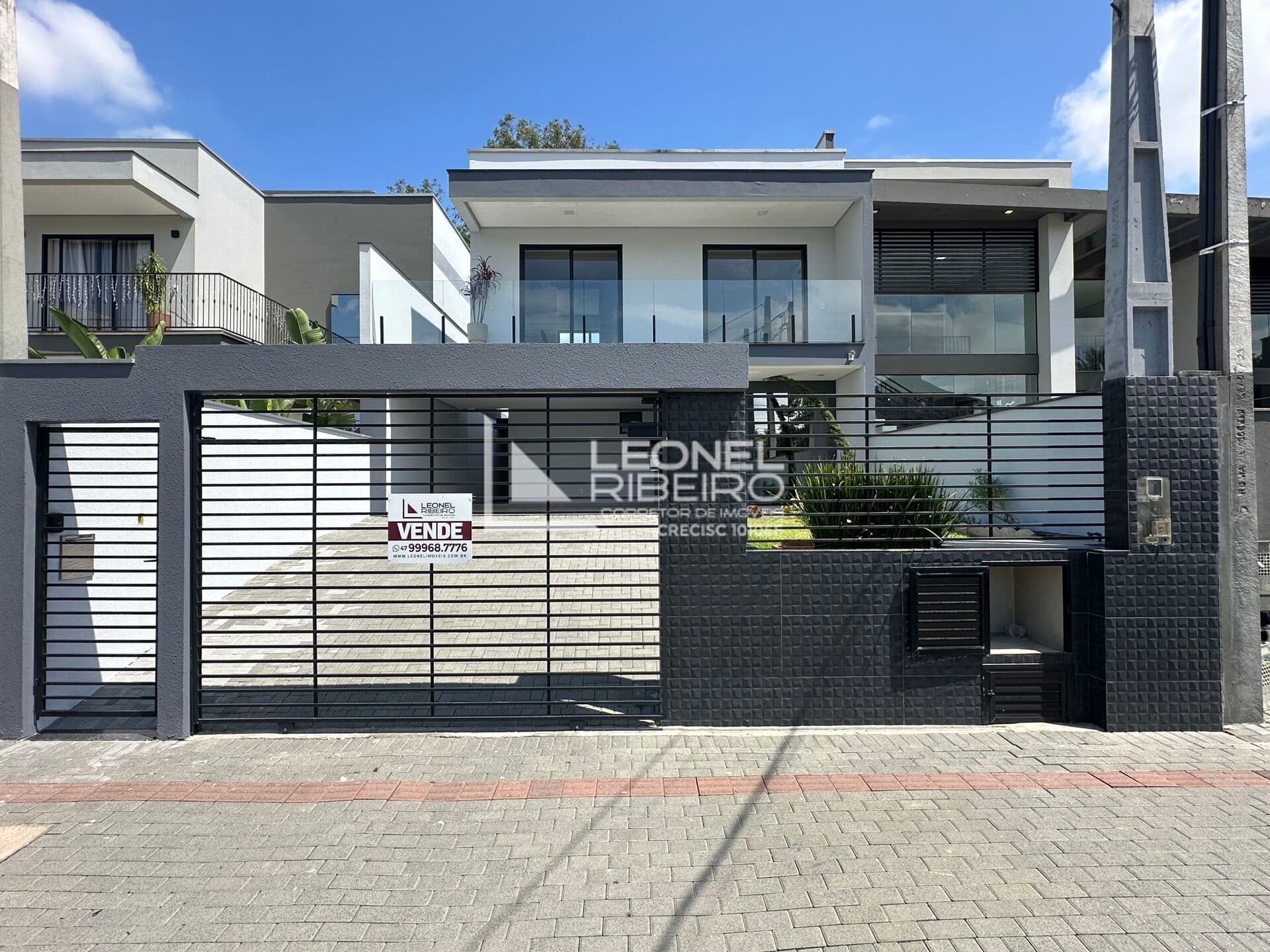 Casa Sobrado à venda com 3 dormitórios (1 suíte) à venda, 175 m² no bairro Quintino em Timbó-SC