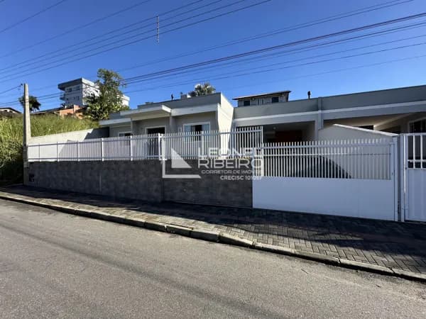 Casa com 3 dormitórios à venda, 184 m² no bairro das Capitais em Timbó/SC