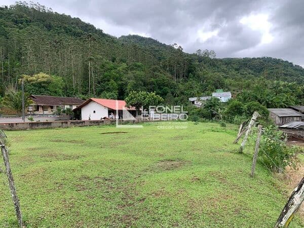 Terreno à venda no bairro Centro em Benedito Novo/SC.