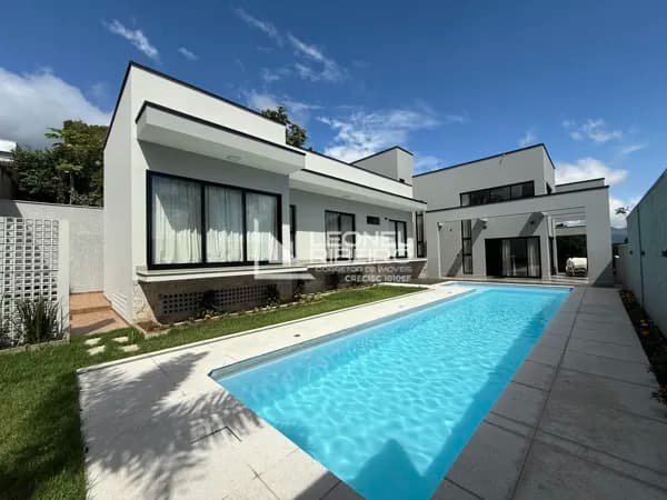 Casa com 3 dormitórios (1 suíte) à venda, 260,00 m² no bairro dos Estados em Timbó-SC