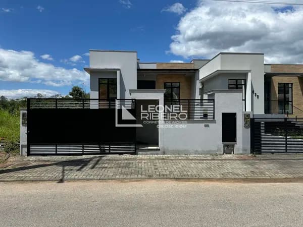 Casa à venda com 3 dormitórios, 180 m² no bairro Imigrantes em Timbó-SC.