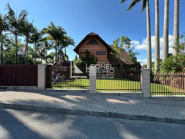 Casa com 3 dormitórios (1 suíte) à venda, 289m² no bairro Das Capitais - Timbó/SC