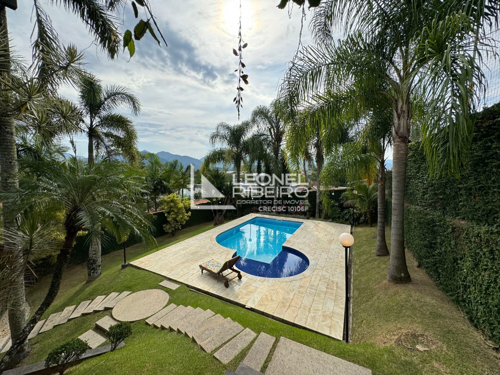 Casa com 3 dormitórios à venda, 291,05 m² no bairro Das Nações - Timbó/SC