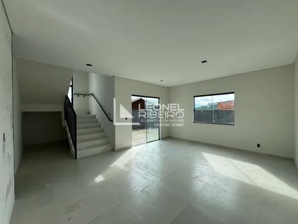 Casa Sobrado com 2 dormitórios à venda, 93,13m² no bairro Araponguinhas em Timbó-SC.