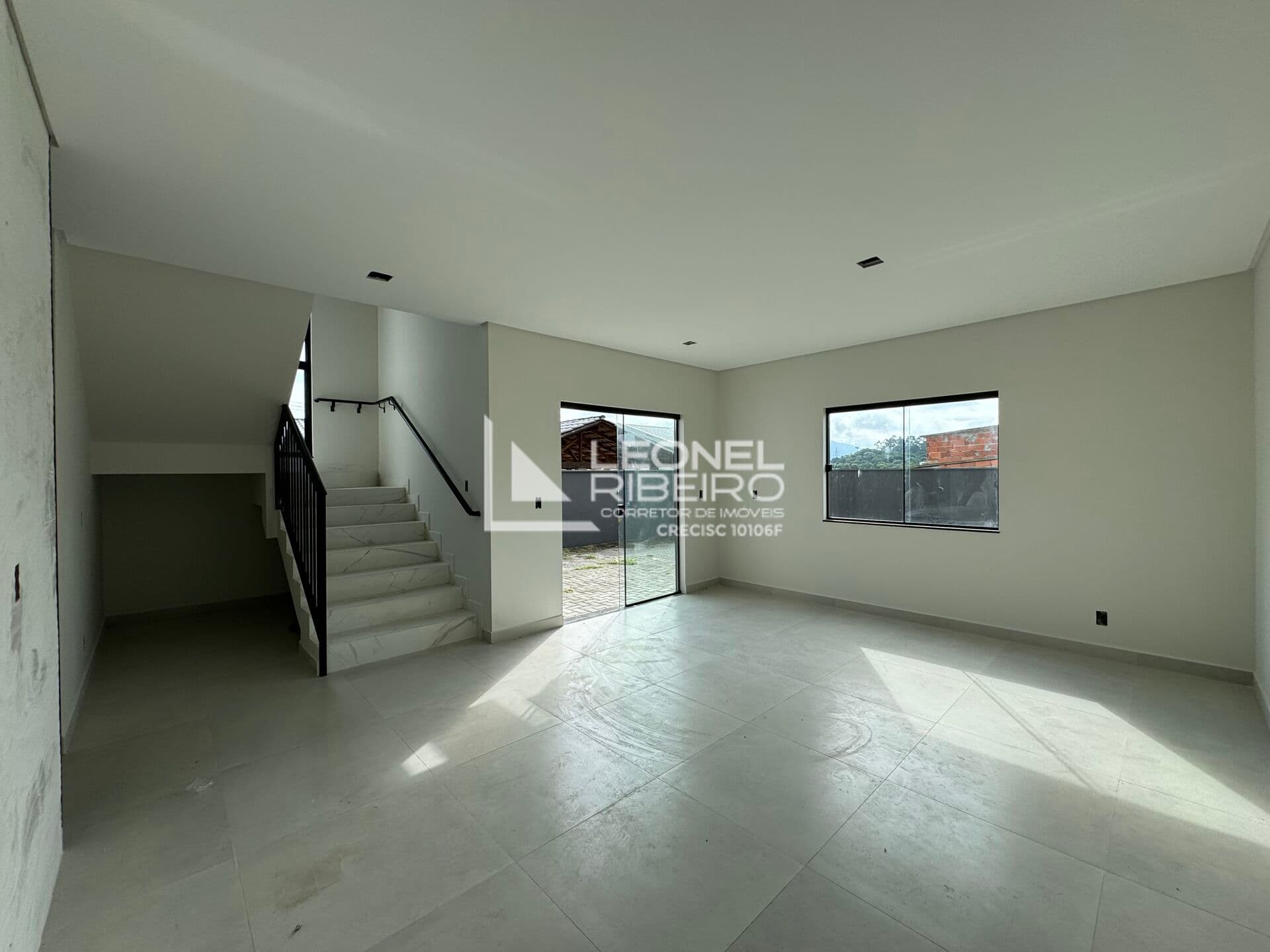 Casa Sobrado com 2 dormitórios à venda, 93,13m² no bairro Araponguinhas em Timbó-SC.