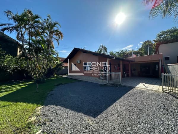 Casa à venda com 3 dormitórios no bairro Pomeranos em Timbó/SC
