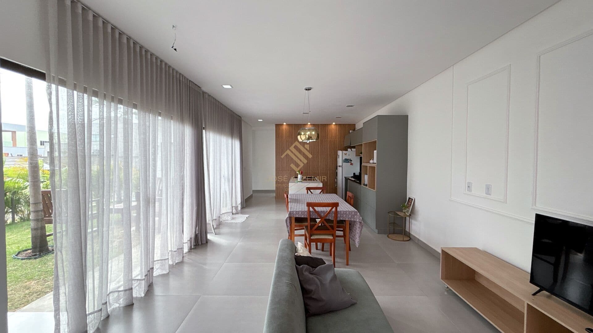 Casa Duplex no Condomínio Parnaíba Residence: Sofisticação e Conforto em Conceito Aberto