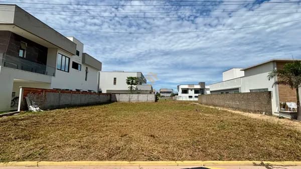 Amplo Terreno de 500m² no Condomínio Parnaíba Residence