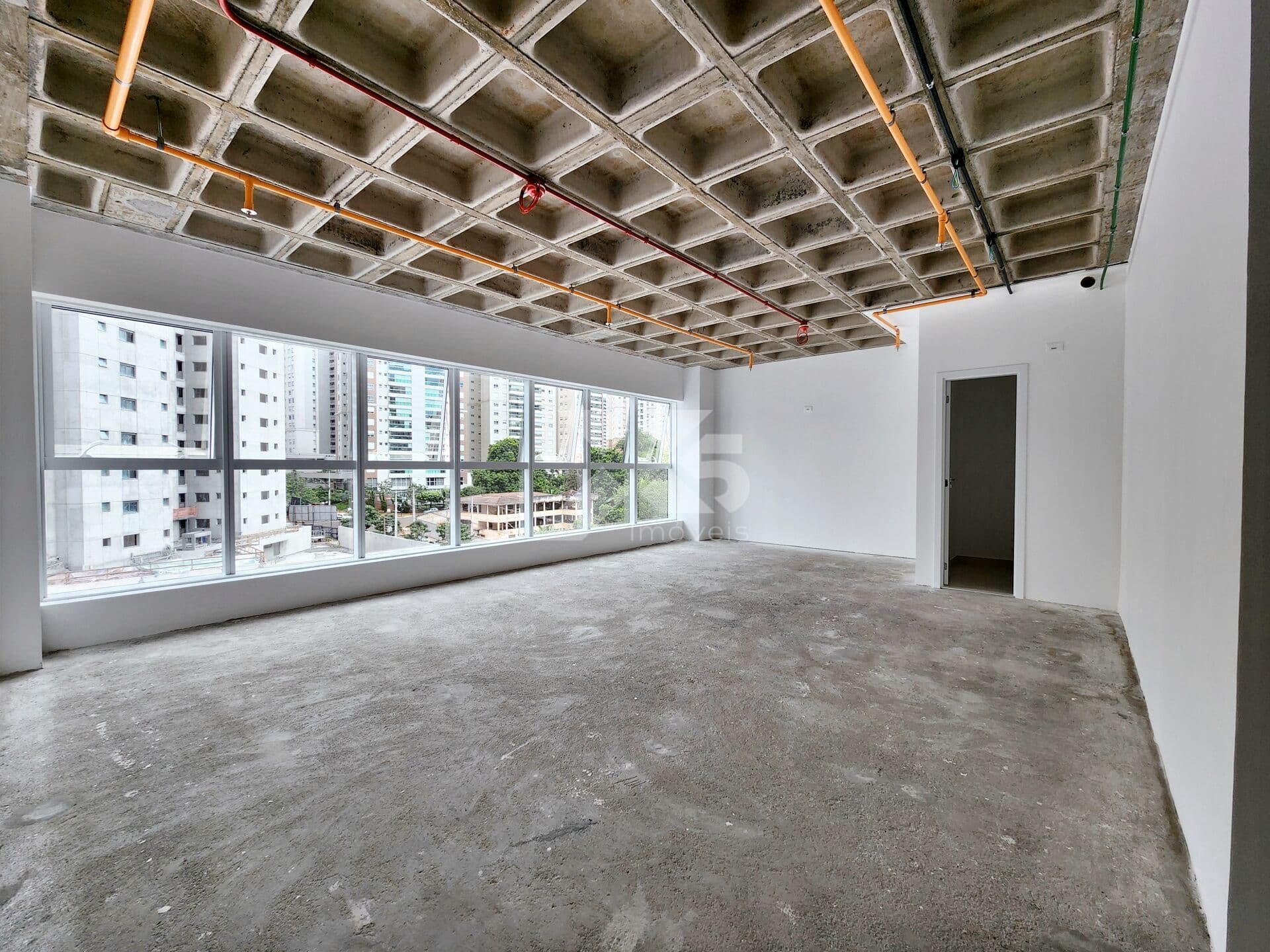 Sala comercial para locação na Gleba Palhano de Londrina-PR, à Rua Maria Lúcia da Paz, 550.