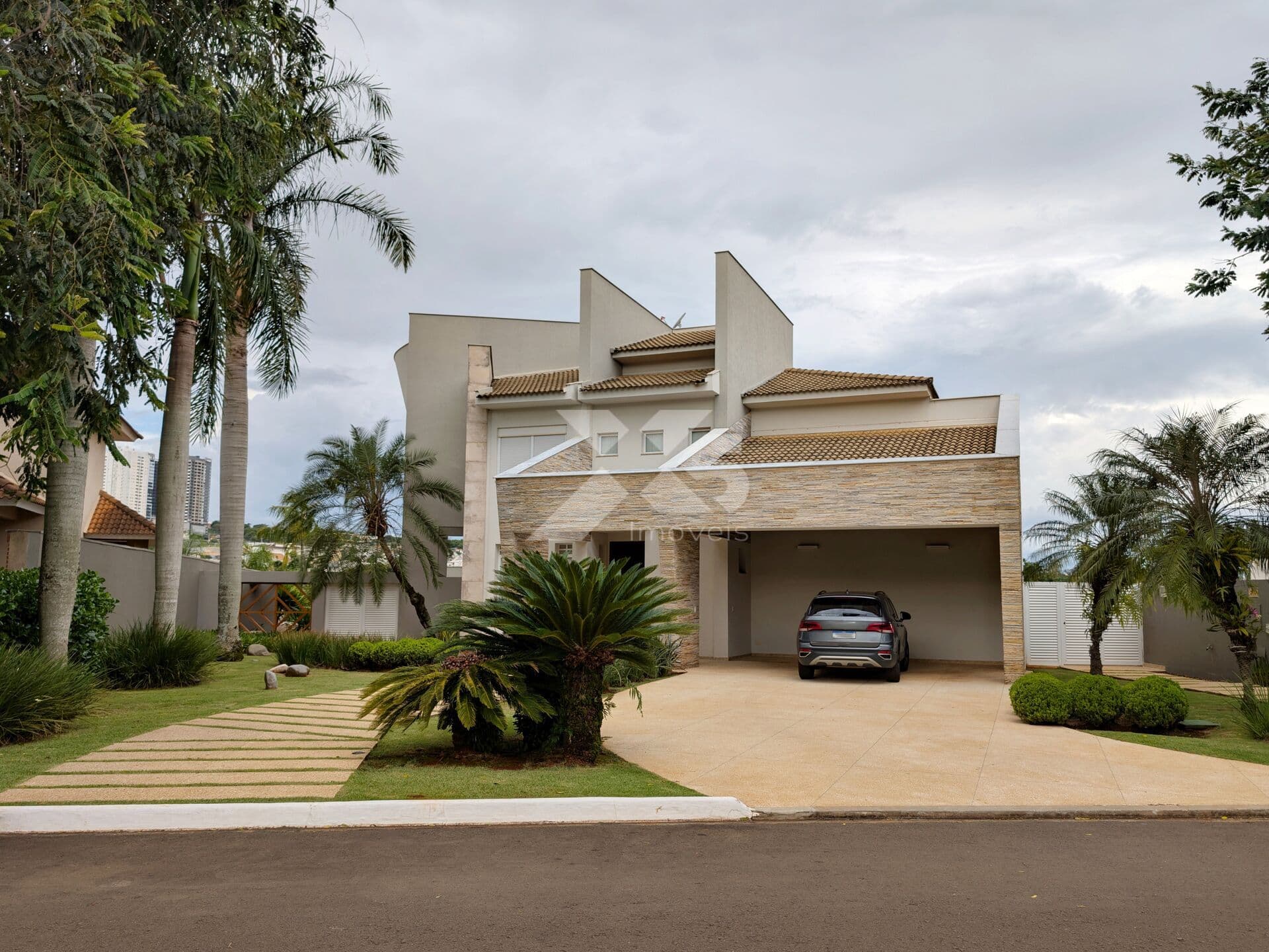 Casa em condomínio 4 suítes para alugar, 700m² no Royal Golf - Condomínio Royal Golf Residence, Londrina