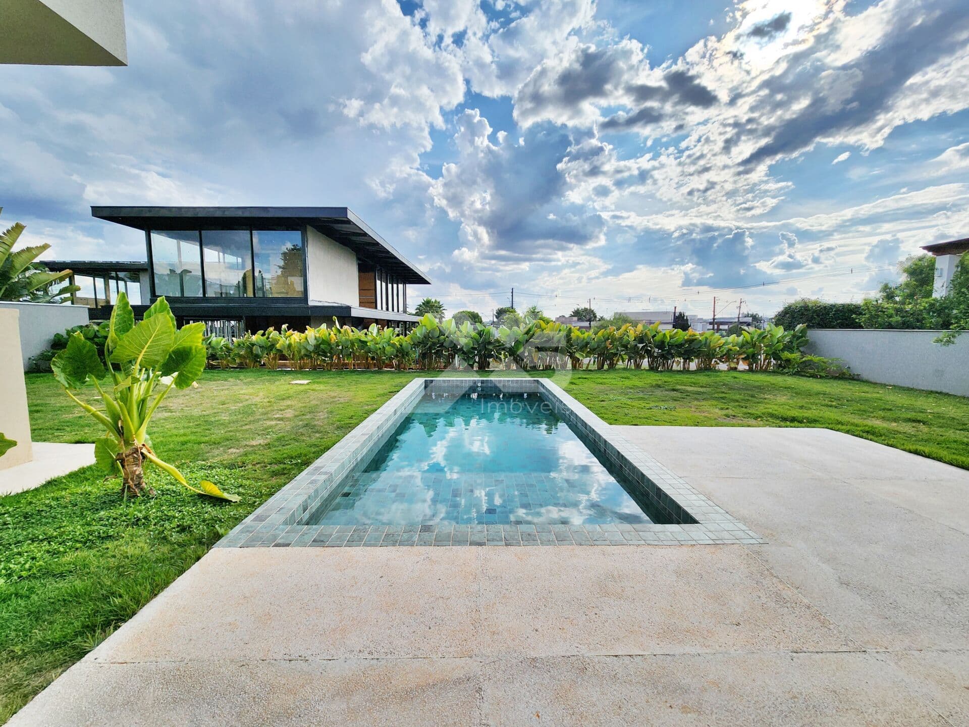Casa térrea em condomínio 3 suítes à venda, 295m² no Villaggio do Engenho - Jardim Tarobá, Cambé