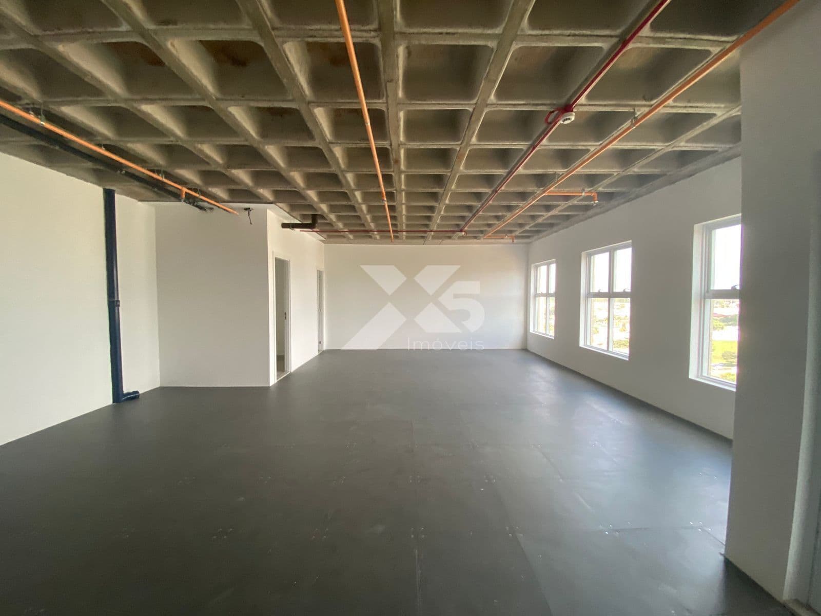 Sala comercial para alugar, 75m² no condomínio Torre Firenze - Bela Suíça
