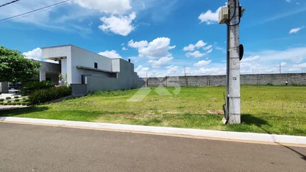 Terreno plano no Condomínio Bellevie em Cambé.