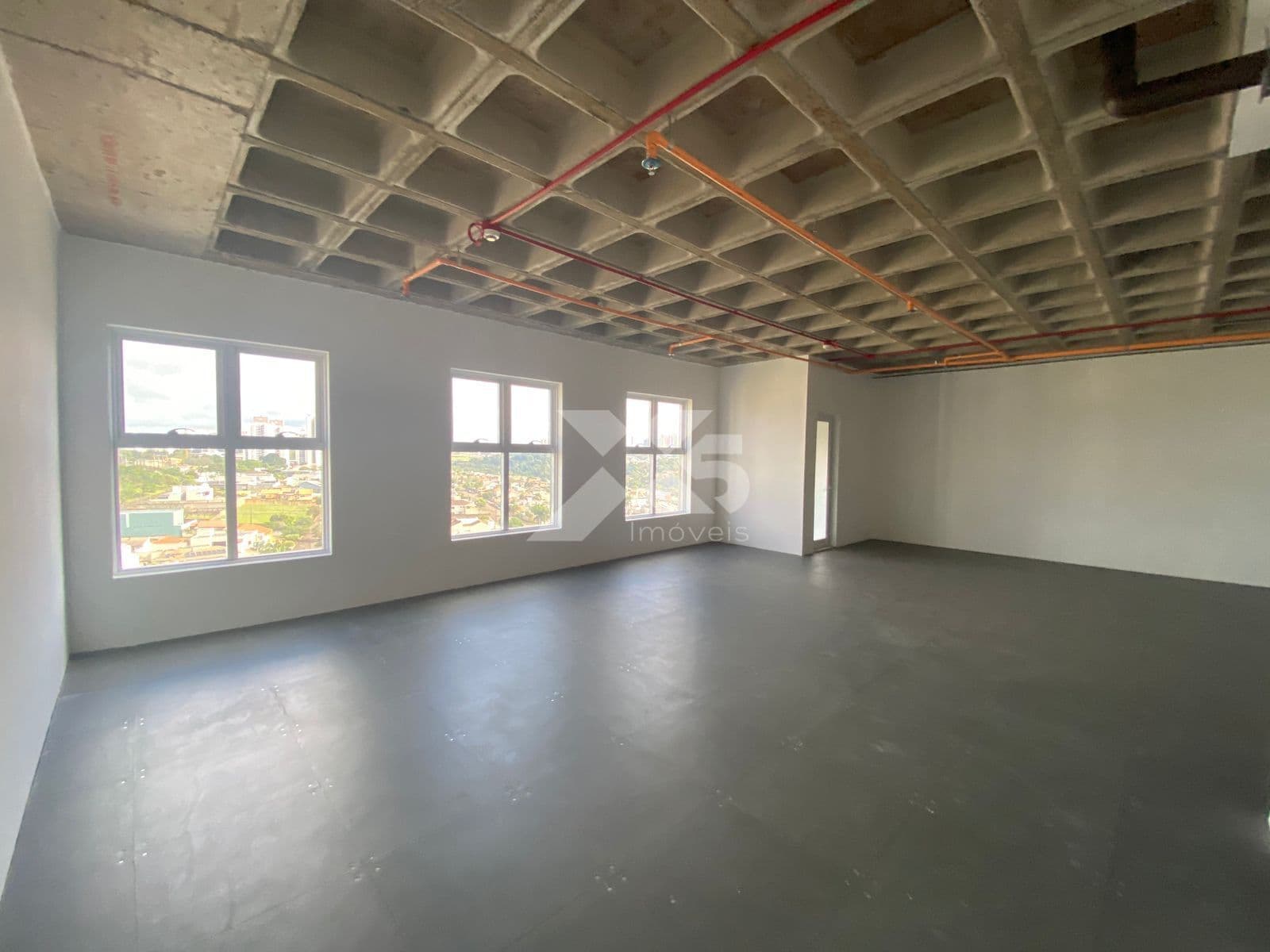 Sala comercial para alugar, 75m² no condomínio Torre Firenze - Bela Suíça, Londrina