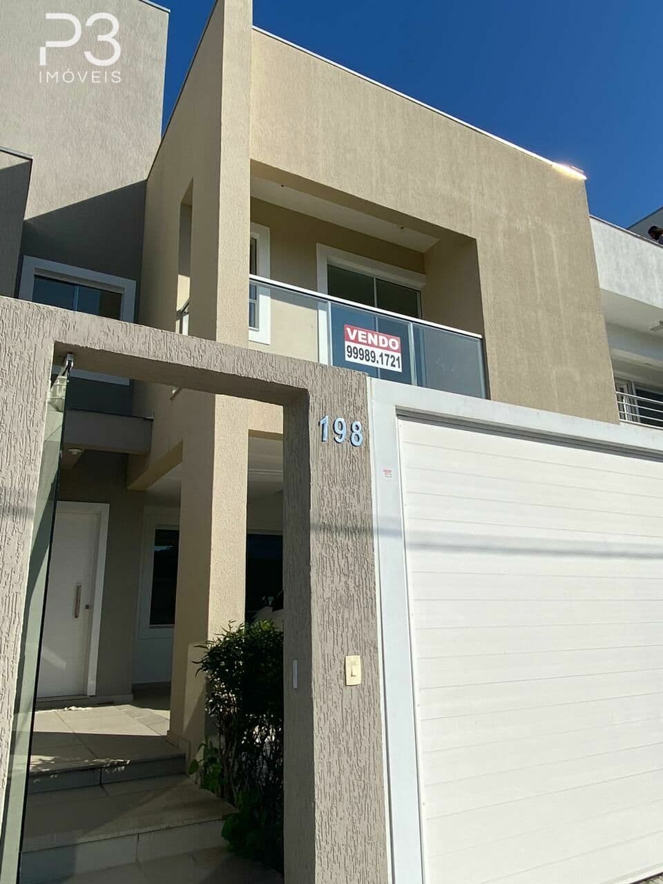 Casa Sobrado de Alto Padrão à Venda na Praia dos Amores!