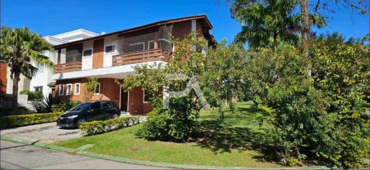 Casa em Santana de Parnaíba - Alphaville