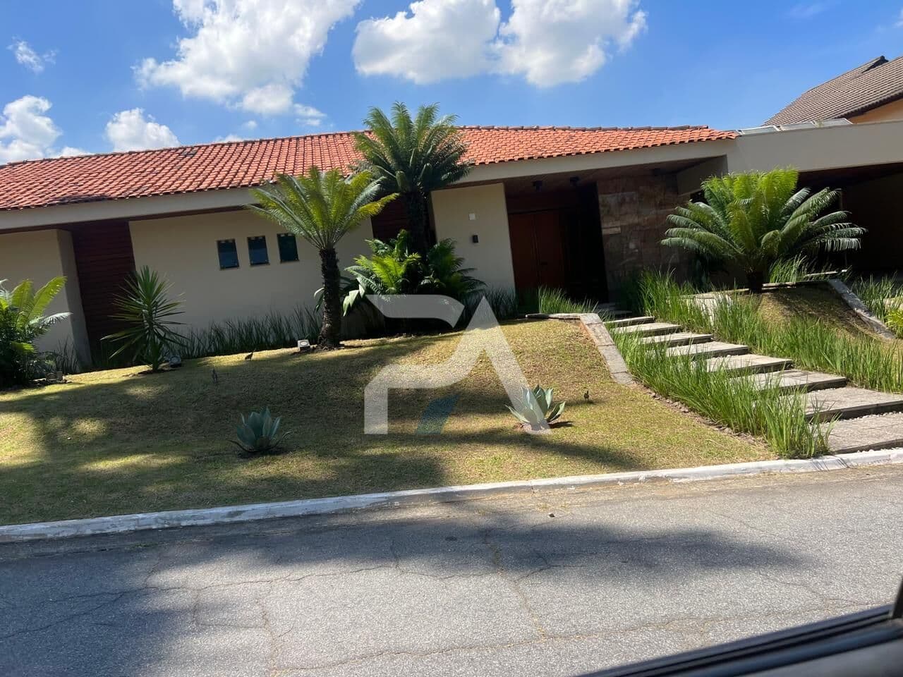 Casa à venda no Condomínio Residencial 05 - Alphaville- Santana de Parnaíba - SP