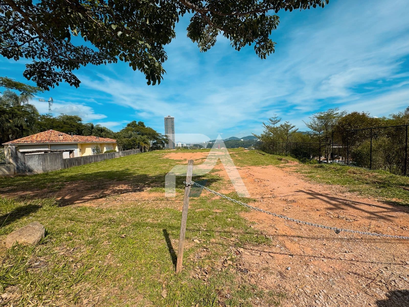 Lote maravilhoso para construir sua linda casa, no condomínio Tamboré 1 - Alphaville