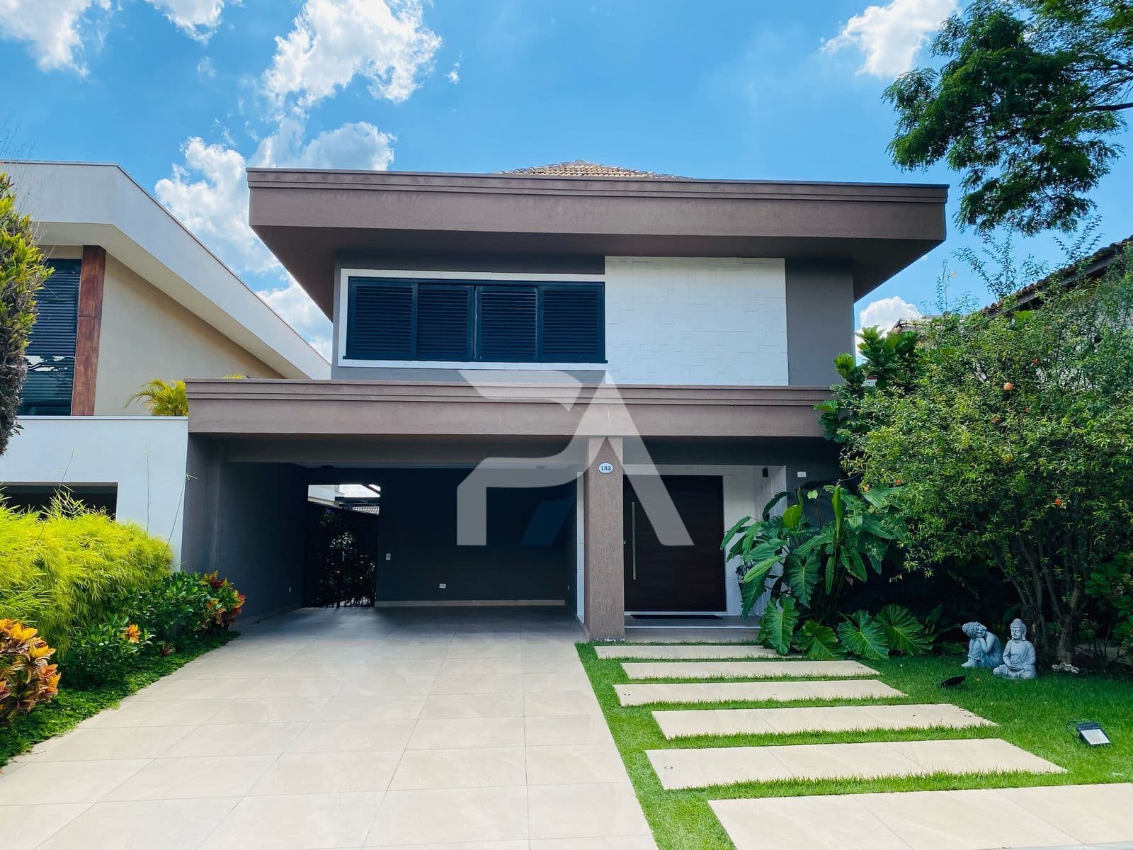 Casa á venda no Residencial 6 - Alphaville - Santana de Parnaíba - SP