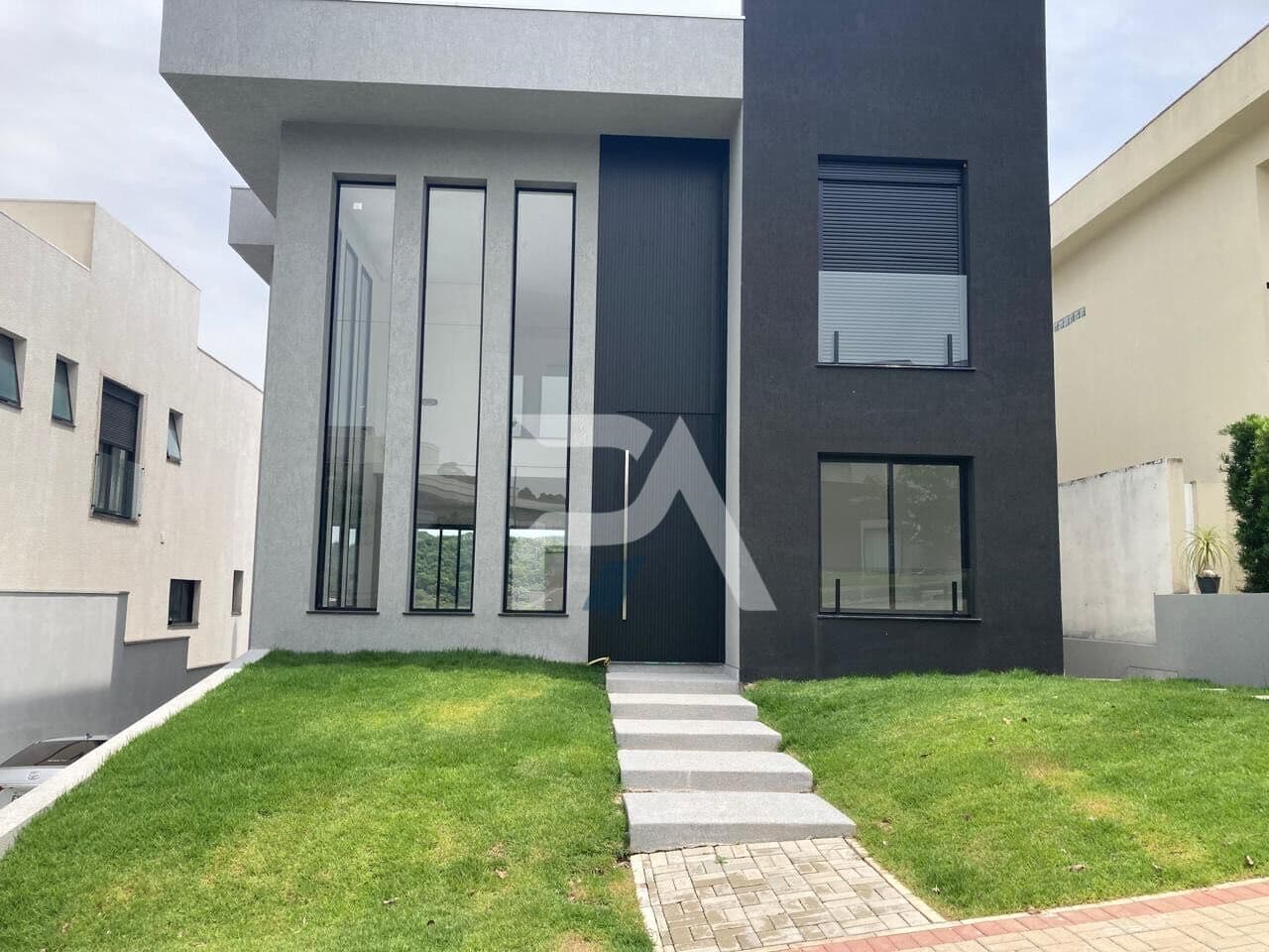 Casa à venda no Condomínio Residencial Ithayê - em Santana de Parnaíba/SP