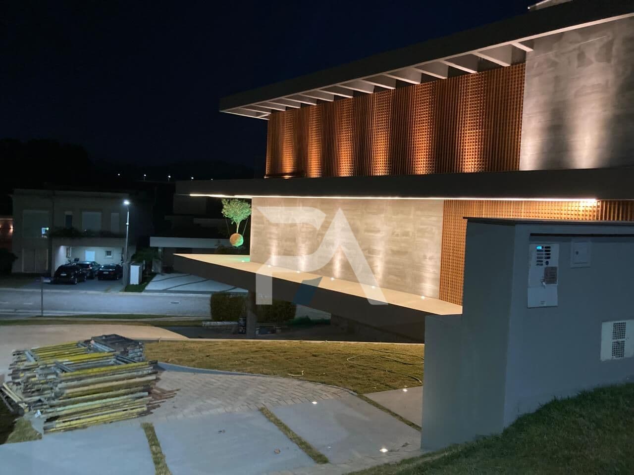 Linda casa no condomínio residencial Tamboré 11 - Alphaville/ Santana de Parnaíba-SP
