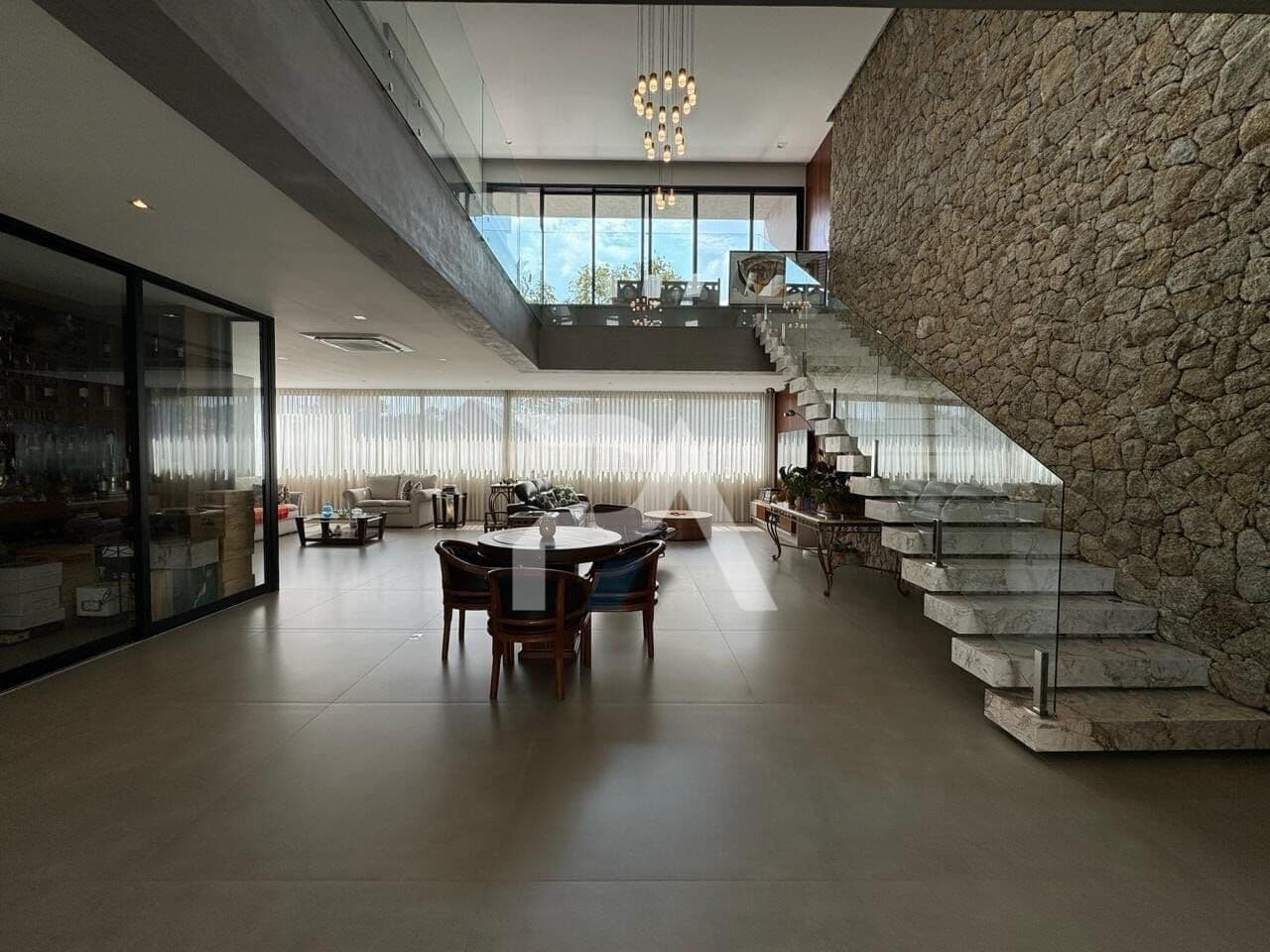 Casa à venda com 600M² de área construída, 5 suítes, no Residencial Alphaville 1 , Barueri