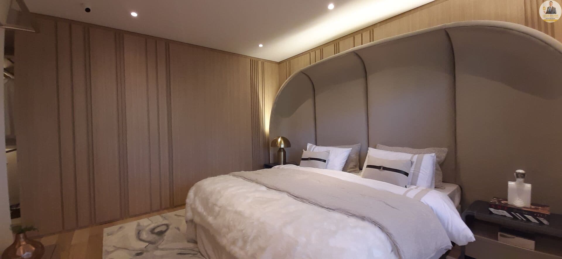 CYRELA MOEMA by YOO | Apartamento Alto Padrão com 273m² - 3 ou 4 Suítes | 4 Vagas | Lazer Completo incluindo Quadra de Tênis - Piscina Coberta e Sauna. No bairro de Indianópolis, São Paulo/SP.