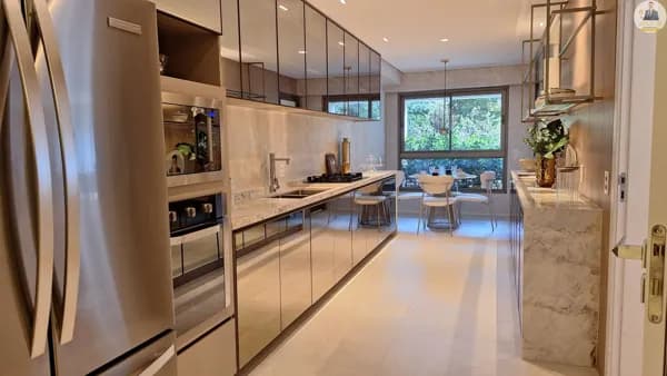 CYRELA MOEMA by YOO | Apartamento Alto Padrão com 252m² - 3 ou 4 Suítes | 3 Vagas | Lazer Completo incluindo Quadra de Tênis - Piscina Coberta e Sauna. No bairro de Indianópolis, São Paulo/SP.