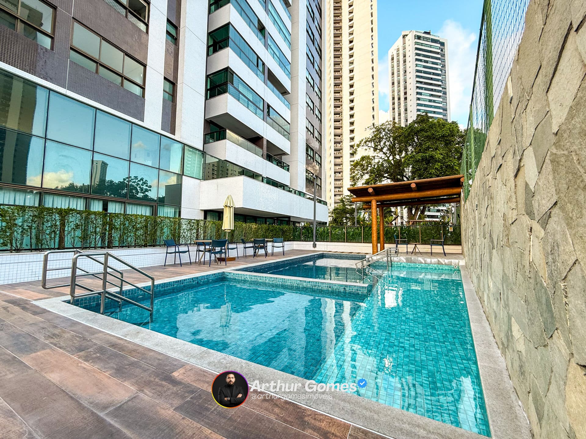 Apartamento com 4 suítes em Apipucos - 165 m² e Reformado (Pronto para Morar)