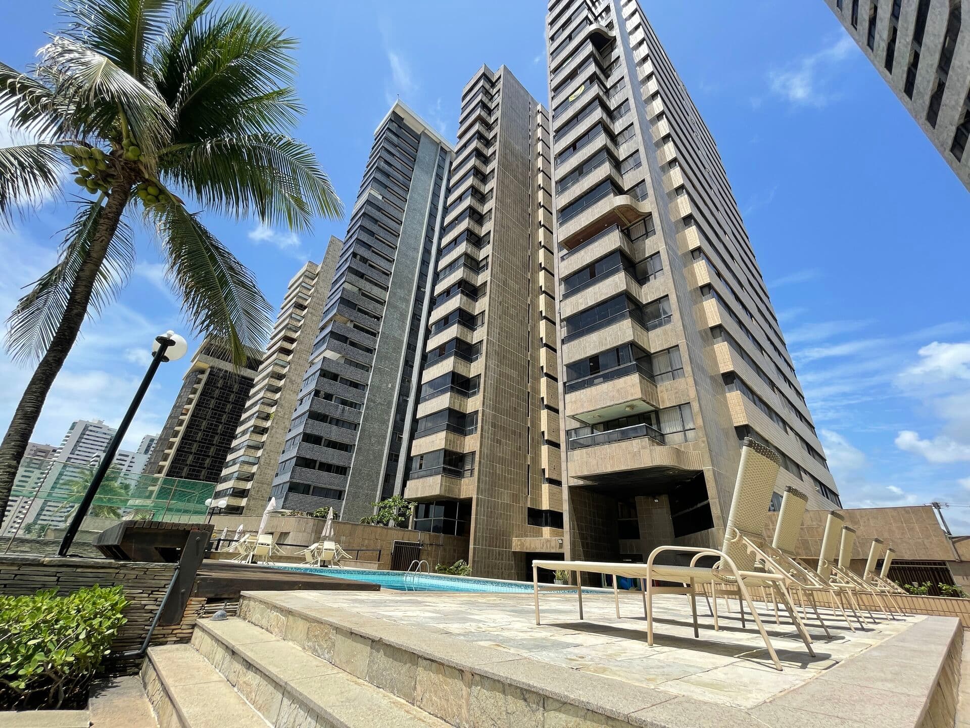 Apartamento na beira-mar em Piedade - 4 suítes, 220 m² e 3 vagas de garagem - Edf Twin Towers